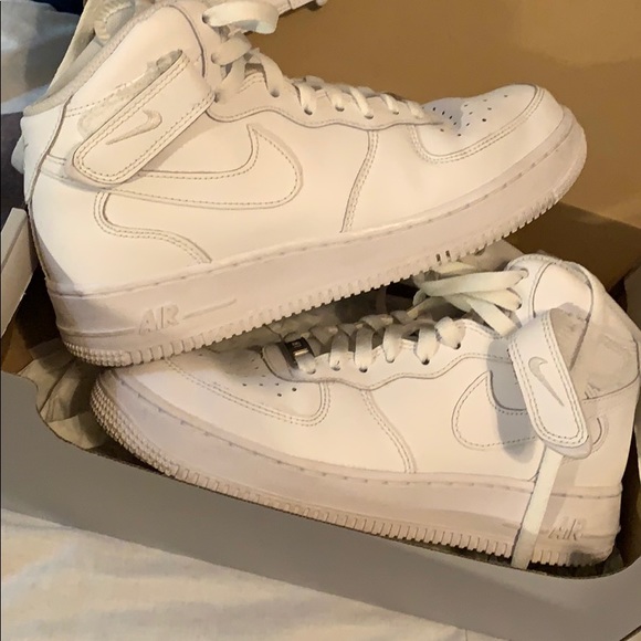 Air Force 1 Mid - Picture 1 of 2